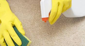 Чистка ковра содой и уксусом